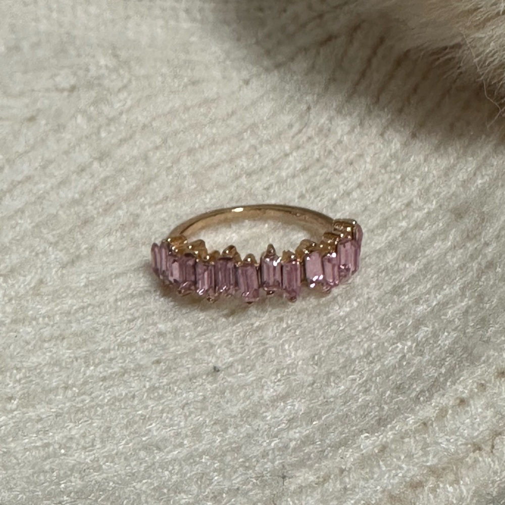 Pink asymmetric ring